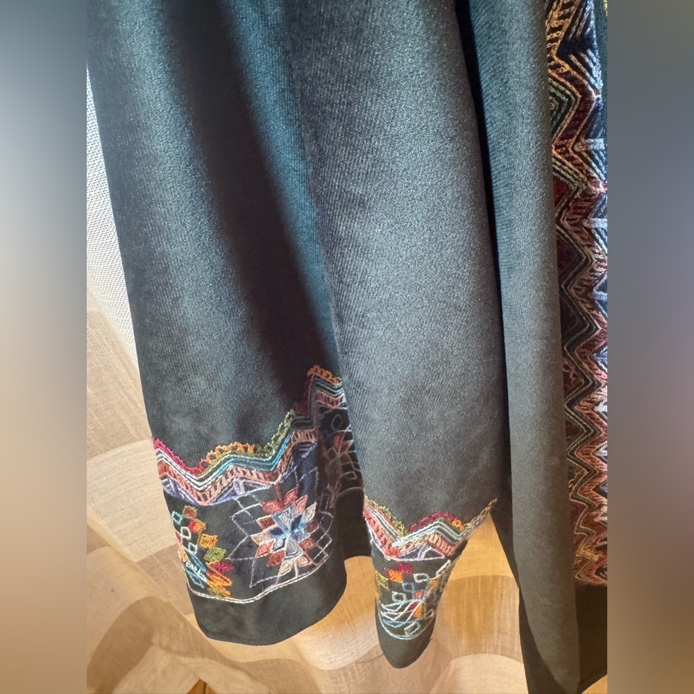 Dark Green Embroidered Velvet Kimono Jacket - Picture 9 of 12